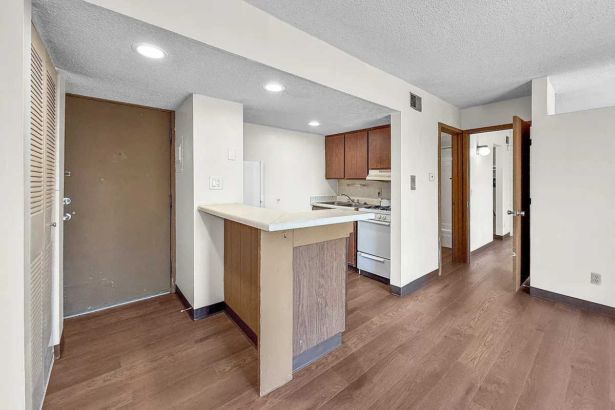 Building Photo - 135 Dotson Dr #305