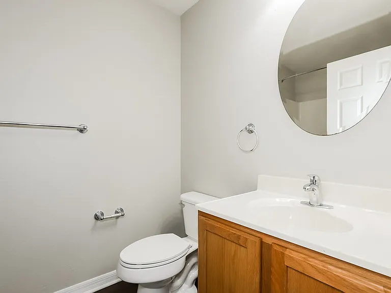9852 Ashburn Lake Dr — Photo 15