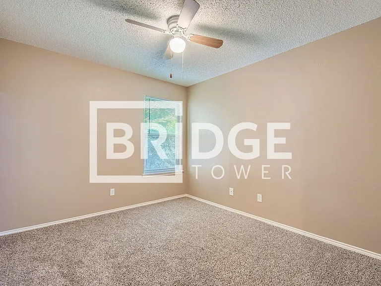 409 Kelley Ct — Photo 10
