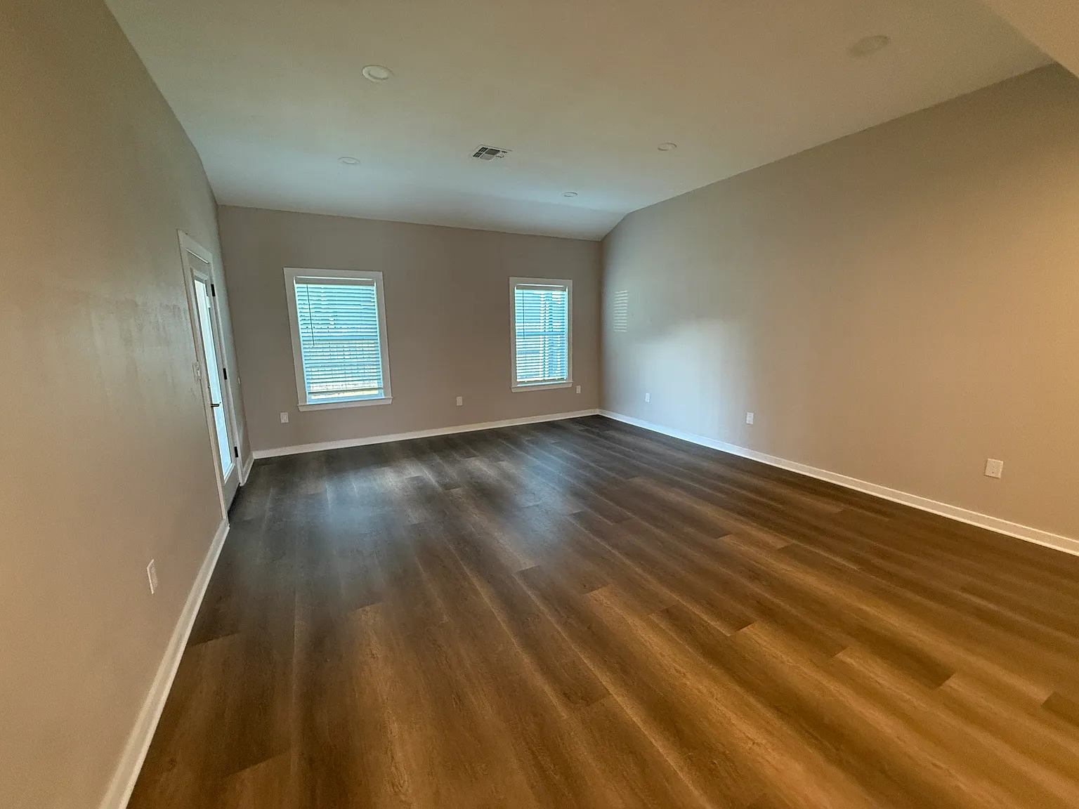 3 bed, 1300 sqft, $1,850 — Photo 4