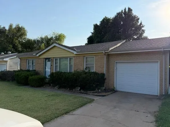 227 S Sunset Ave, Haysville, KS 67060