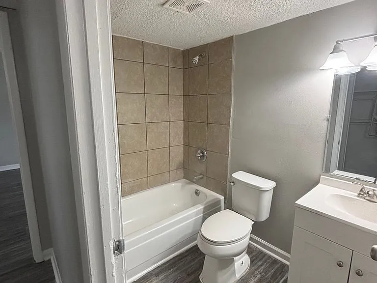 Blakely Place Apartments — Photo 42