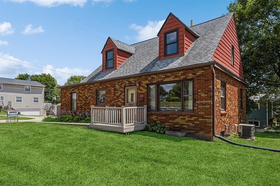 2105 E Court St, Iowa City, IA 52245 MLS 202304750 Zillow