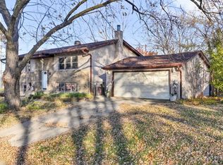 6623 Patton Dr, Woodridge, IL 60517