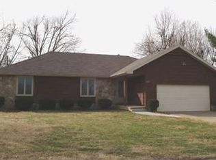 1112 E Oak Tree Ln, Springfield, MO 65810