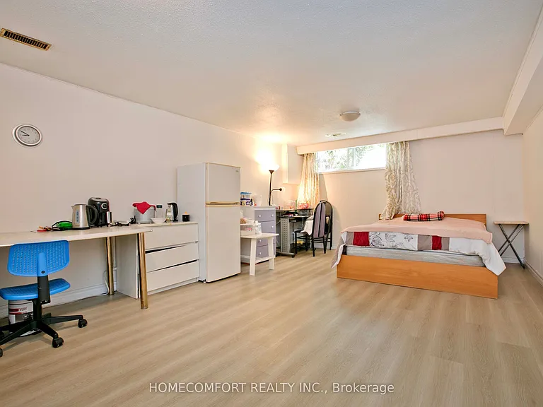19 Oldborough Cir #SEMI BASEMENT — Photo 2