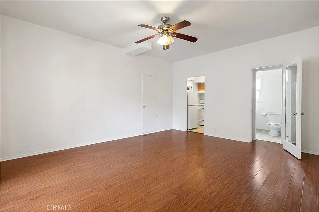 Studio, 400 sqft, $1,925 — Photo 3