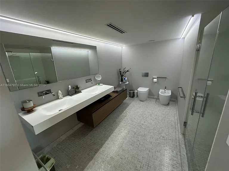 1121 Crandon Blvd #D608 — Photo 14