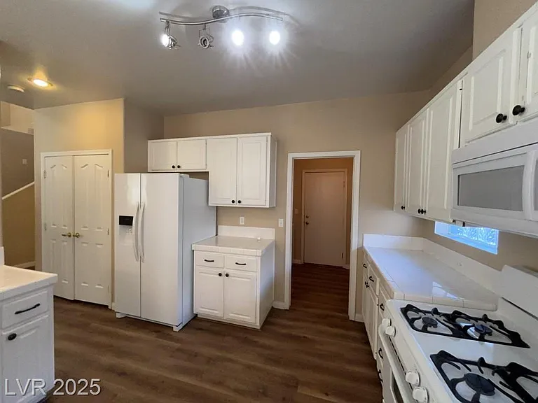 1725 Buttermilk Dr — Photo 14