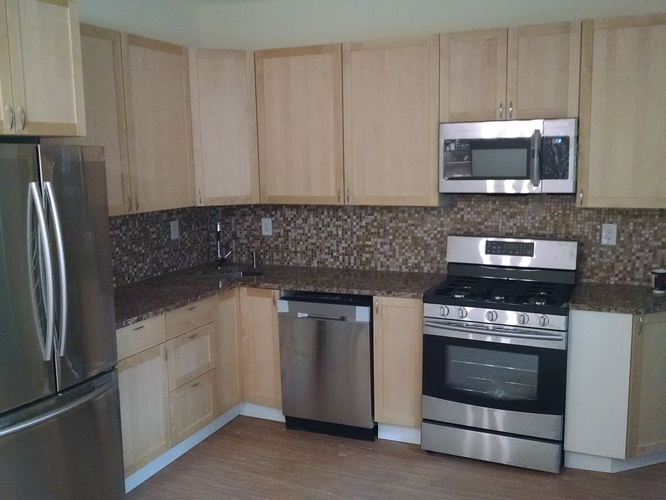 2nd image of 102 Grace St