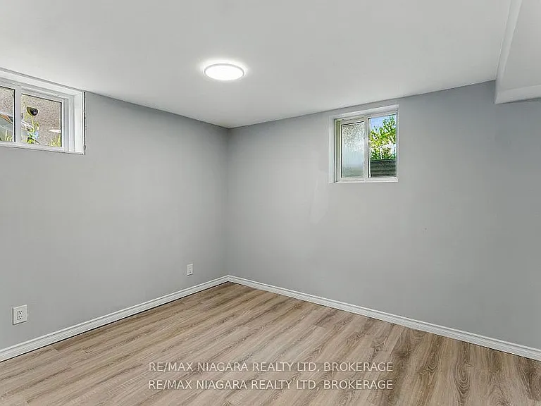 290 Scholfield Ave S #LOWER — Photo 10