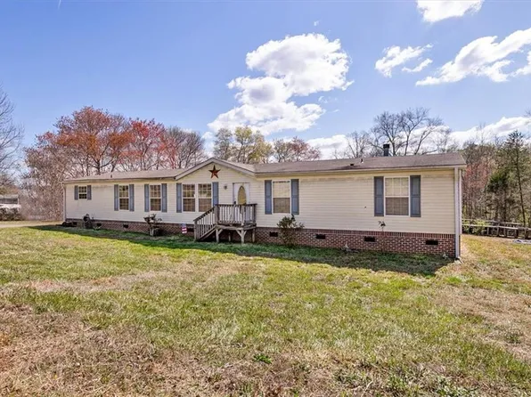 1017 Chase Ln, Pinnacle, NC 27043
