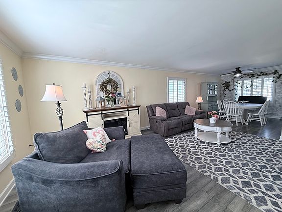 2nd image of 1565 Candlewood Dr