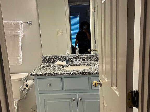 4th image of 803 Joan Ln
