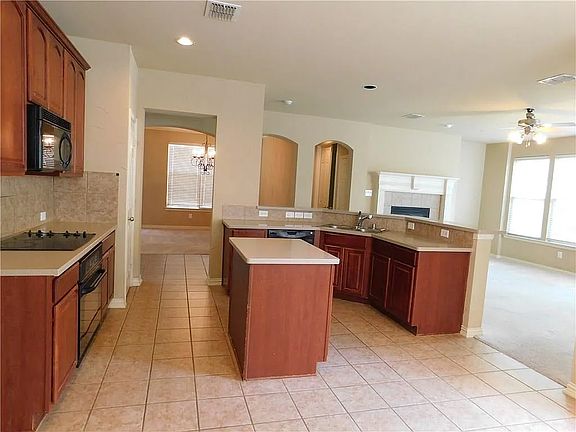 4th image of 3600 Nandina Dr