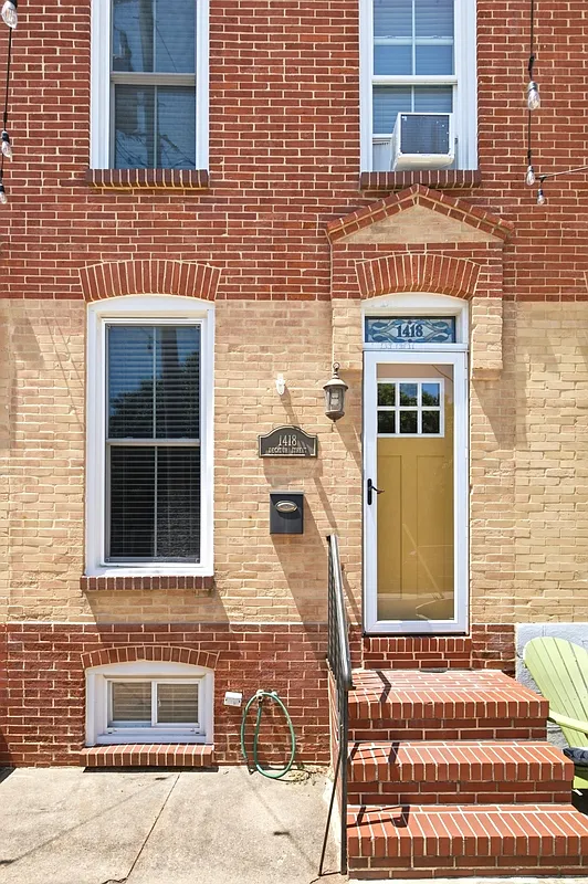 2 bed, 1.5 bath, 956 sqft, $2,400 — Photo 2