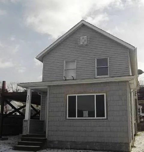 331 3rd St photo 1