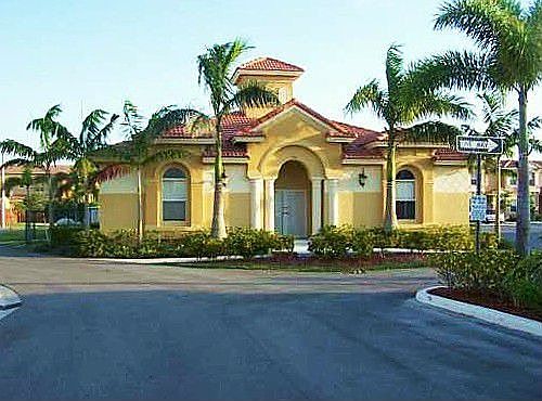 CLUB HOUSE