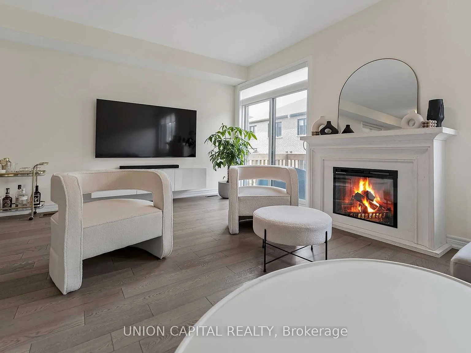 3 bed, $3,500 — Photo 2