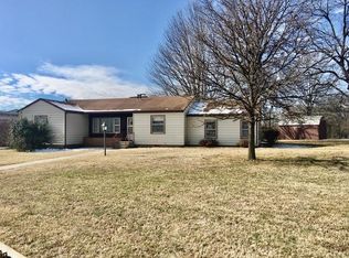 808 S McArthur Rd, Coffeyville, KS 67337