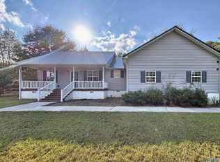 20 Leach Dr, Guntersville, AL 35976