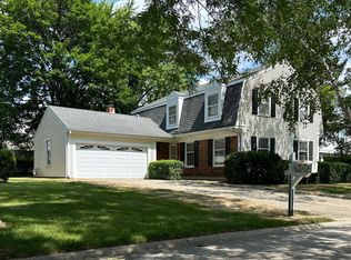 10 Warrington Rd, Vernon Hills, IL 60061