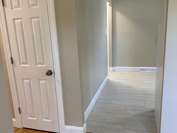 4th image of 25 Theresa Ln