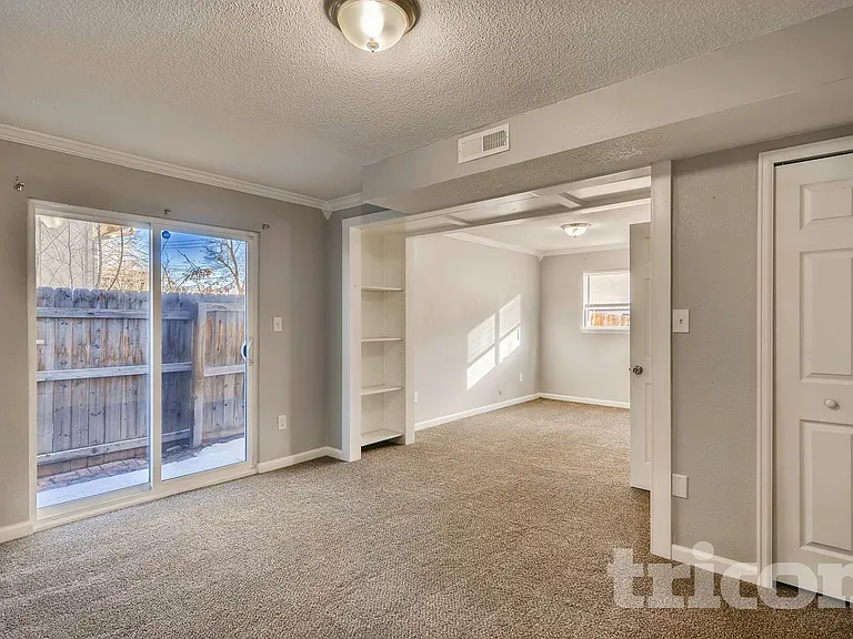 3222 Greenwood Cir — Photo 9