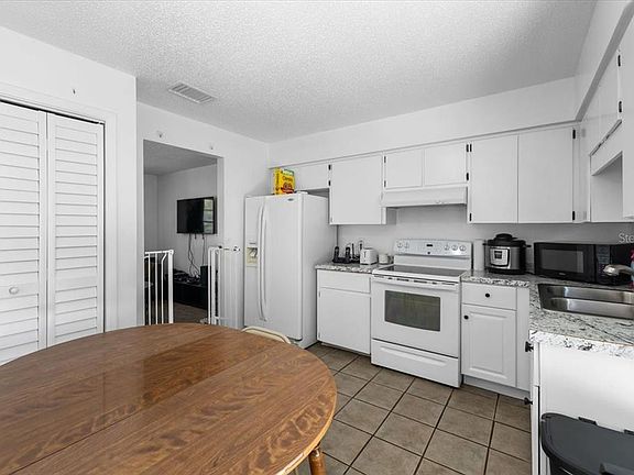 4th image of 3135 S Lantana Way