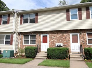 9 Windwood Dr, Windsor Locks, CT 06096