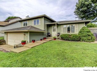 21 Holiday Rd, Springfield, IL 62702