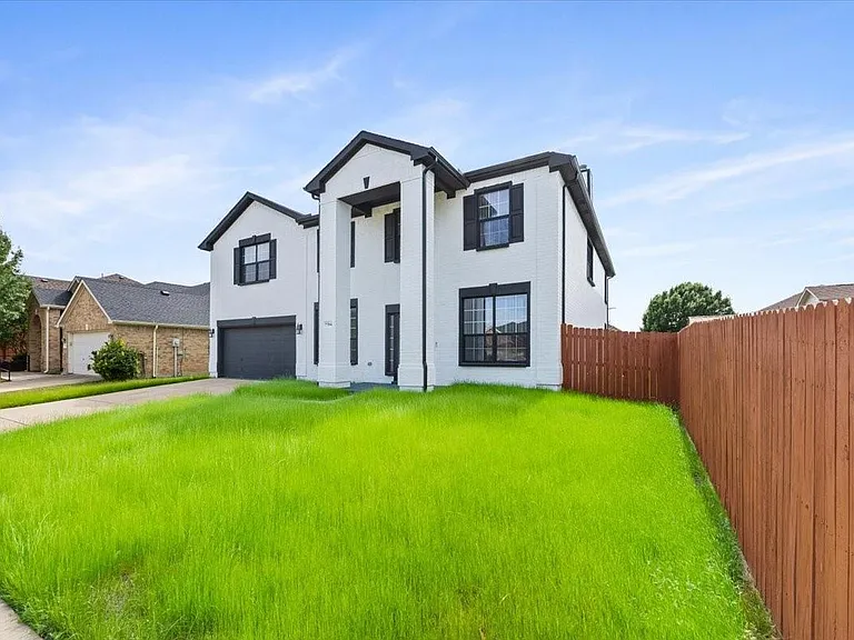 7704 Labrador Dr — Photo 2