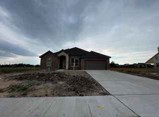 400 Skyward Ln, Caddo Mills, TX 75135