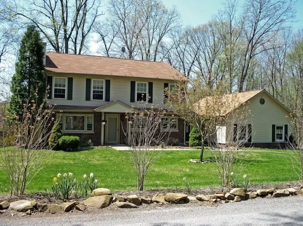 5 Linabury Ln, Chester, NJ 07930