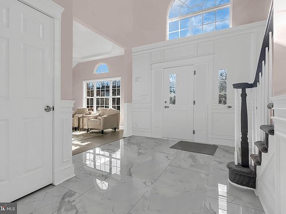 5th image of 23 Arnold Ln