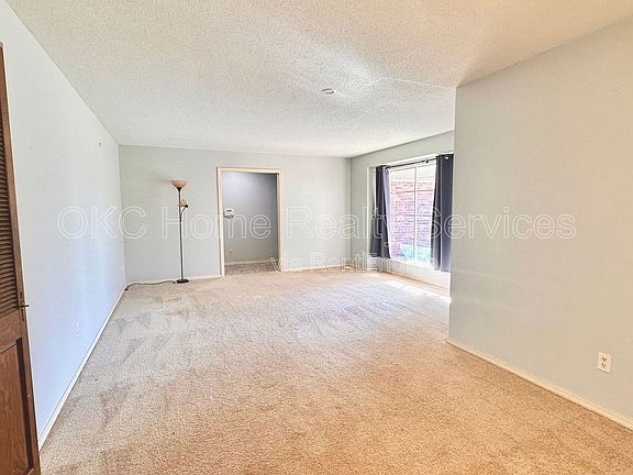 5th image of 12109 Camelot Dr