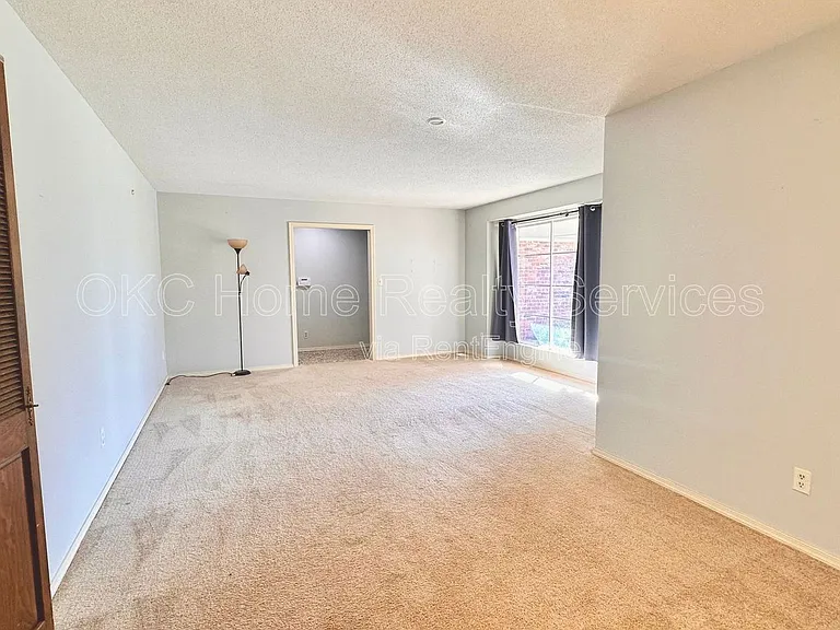 12109 Camelot Dr — Photo 5