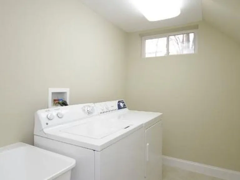 1613 Noyes Dr — Photo 7