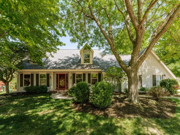 W275N2650 Chicory LANE, Pewaukee, WI 53072