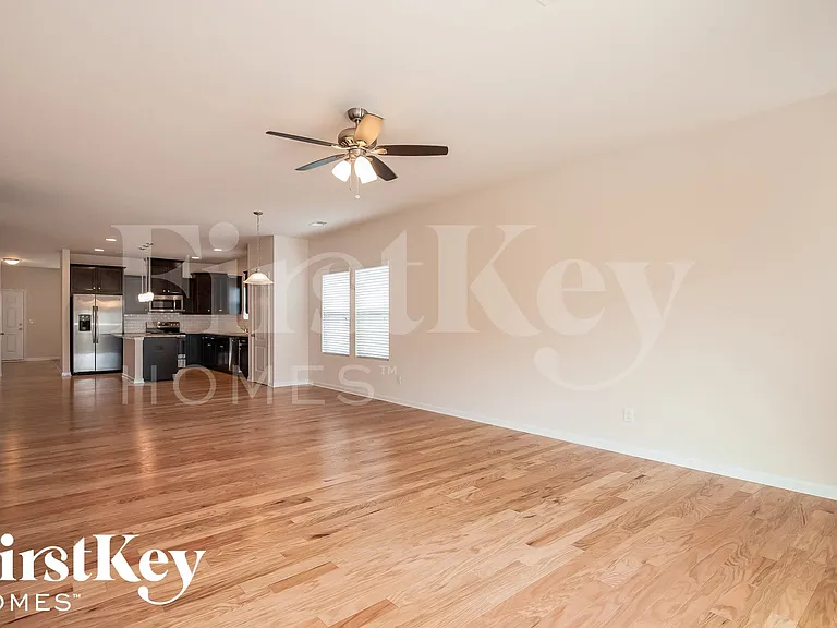126 Willow Valley Dr — Photo 2
