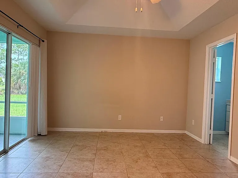2847 SW South Calabria Cir — Photo 9