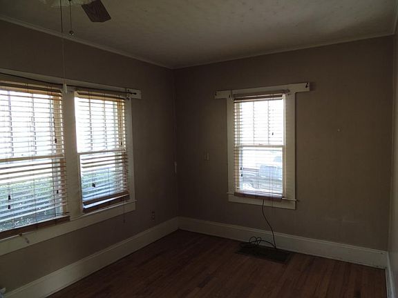 5th image of 229 Clay St
