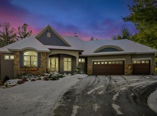 14 Hillary Farm Ln, Gem Lake, MN 55110