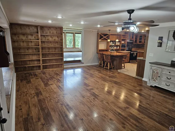7030 NW Valencia Rd, Silver Lake, KS 66539