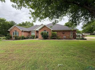 302 Meadowbrook Ln, Ore City, TX 75683