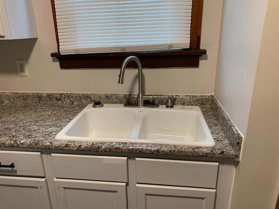 1st image of 3526 Woodbine Ave #2