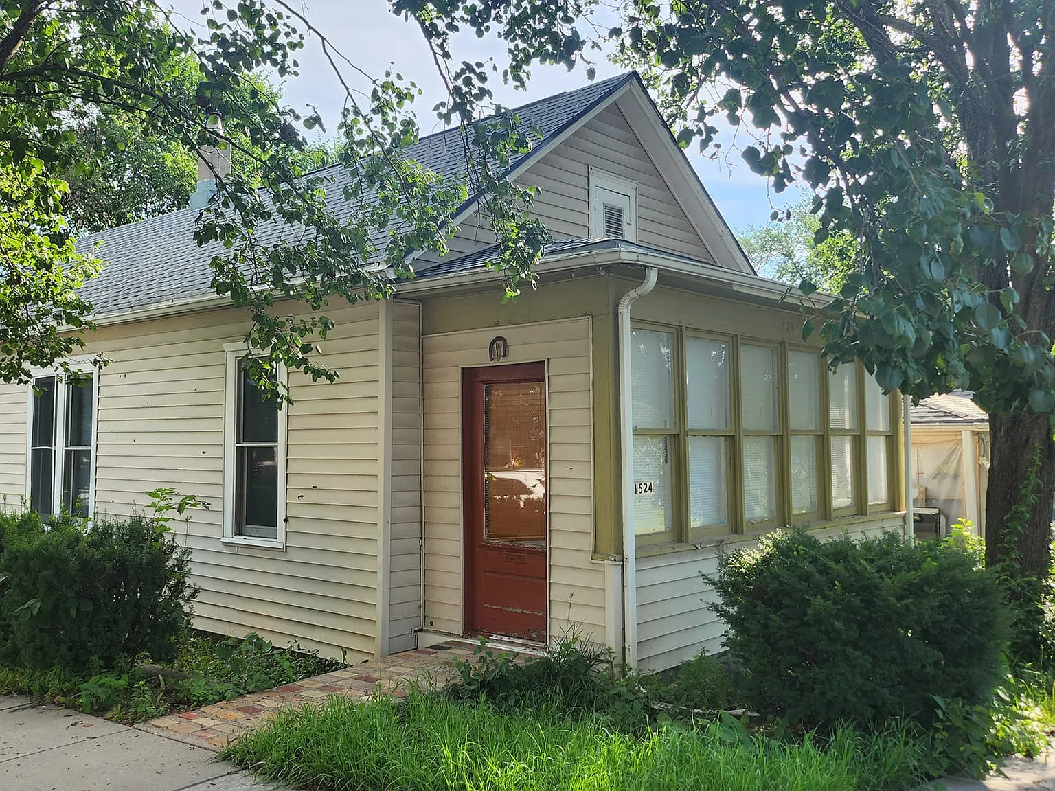 2 bed, 760 sqft, $1,300 — Photo 1