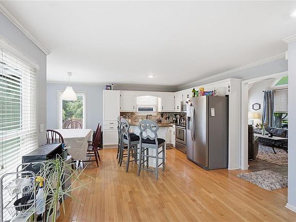 3rd image of 12264 S Crest Dr