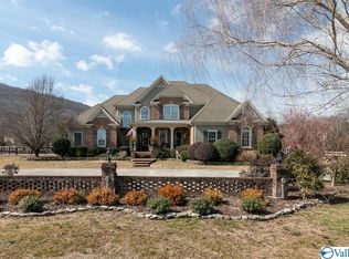 122 Useless Ln, Huntsville, AL 35811