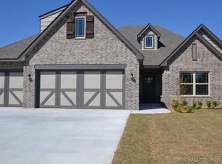 5114 S Walnut Creek Dr, Sand Springs, OK 74063